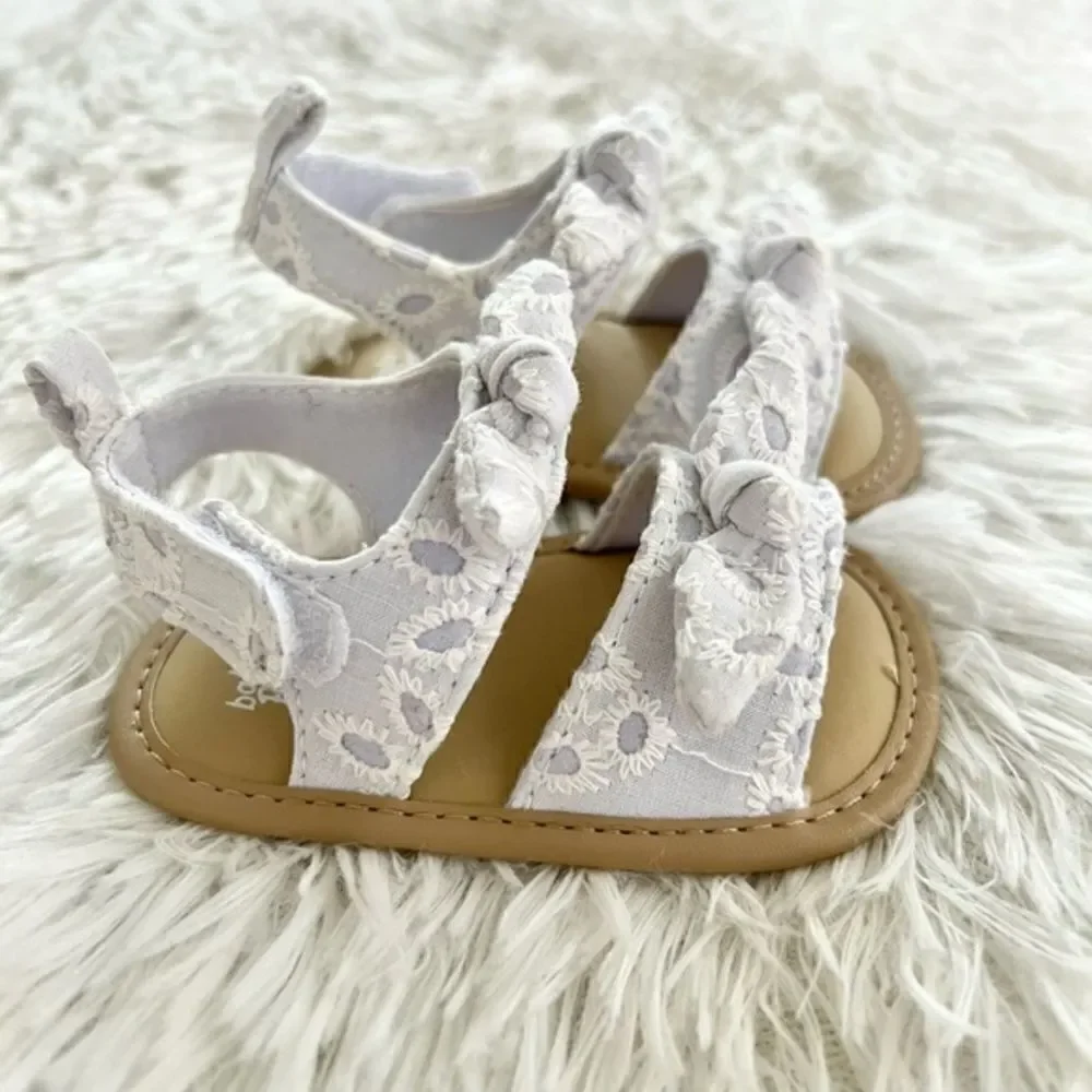 OshKosh B'gosh White Eyelet Lace Knot Baby Girl Sandals Size 1‎ (0-3 months)